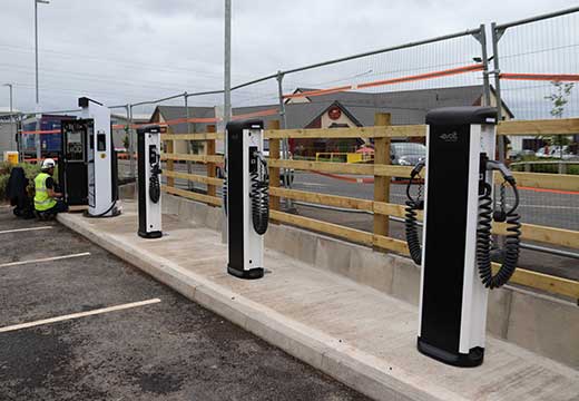 La Fondation HP facilite l’installation des unités de recharge haute puissance destinées aux véhicules électriques
