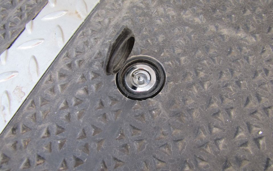 Access Cover Locking Options Slider 5