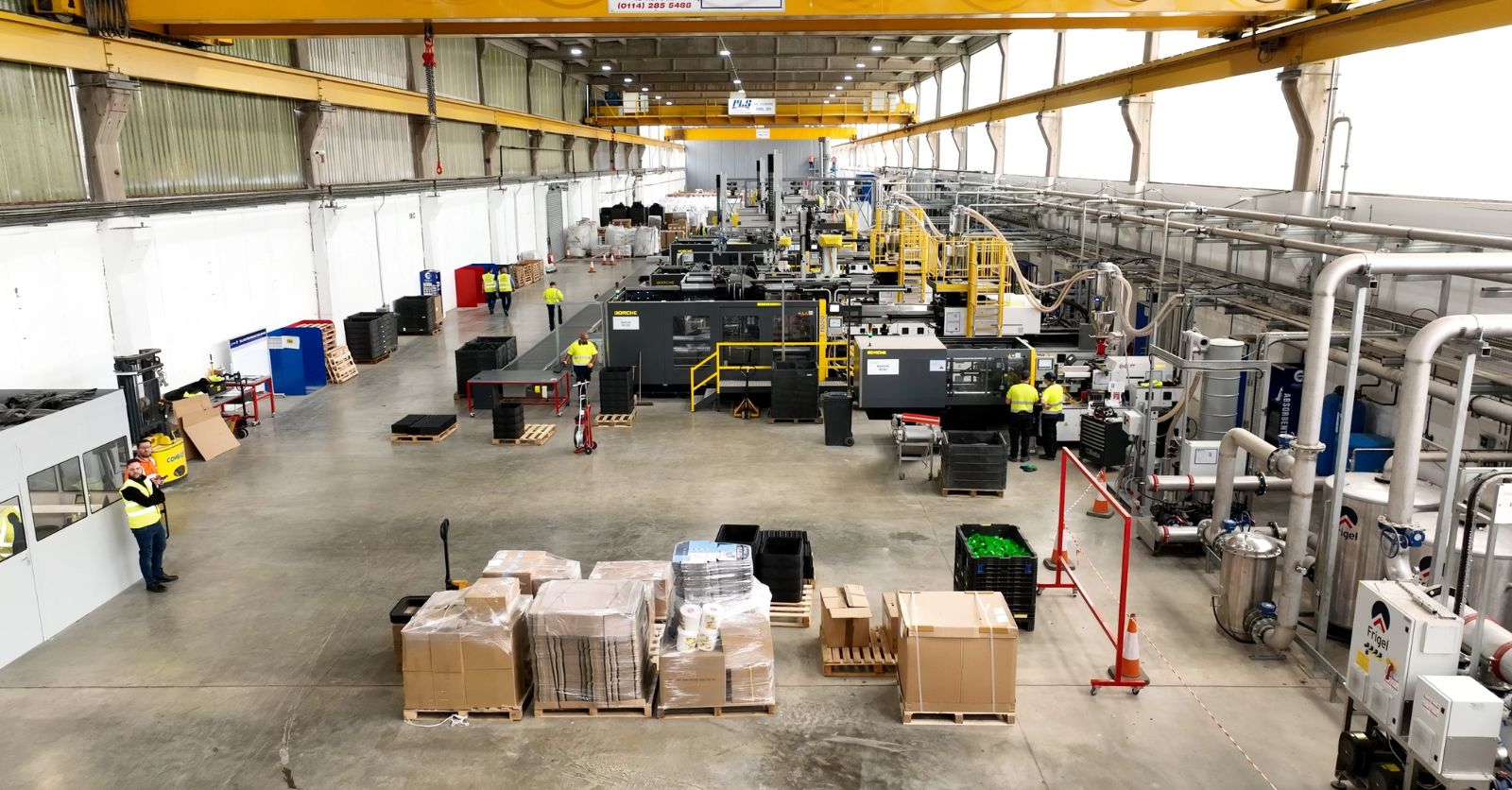 Low pressure gas filled injection moulding